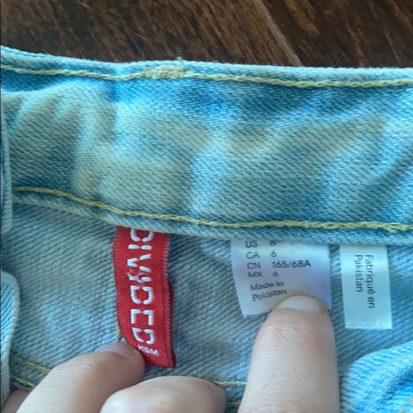 H&M Light denim jean shorts - Picture 3 of 3
